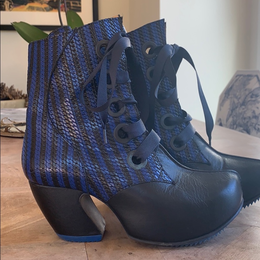 John fluevog booties size 8